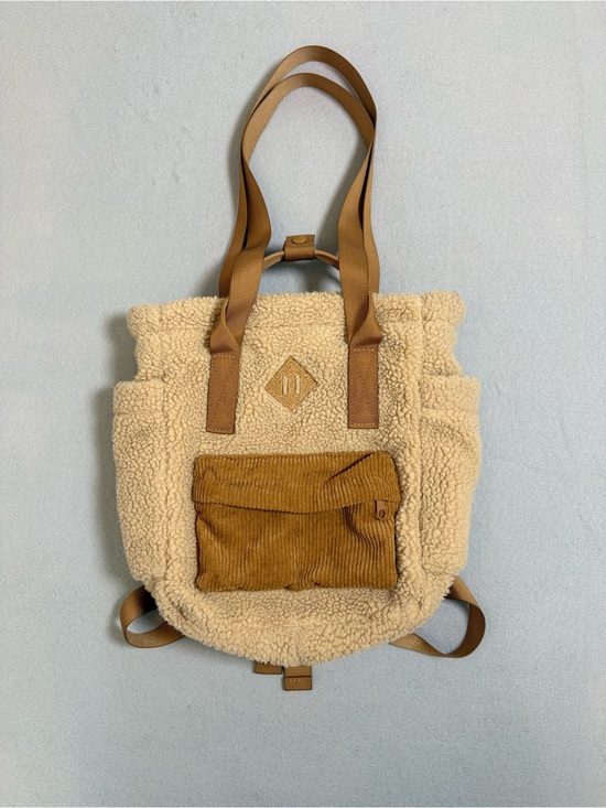 No Boundaries Handbags - No Boundaries Women’s hands free convertible tote bag backpack